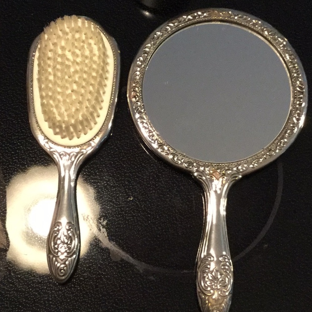 BoHo Vintage Brush and Mirror Set